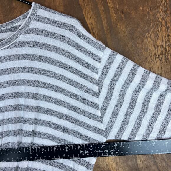 Caution To The Wind Womens Sweater Gray White Stripe Front Tie Lightweight M/L - Picture 8 of 13